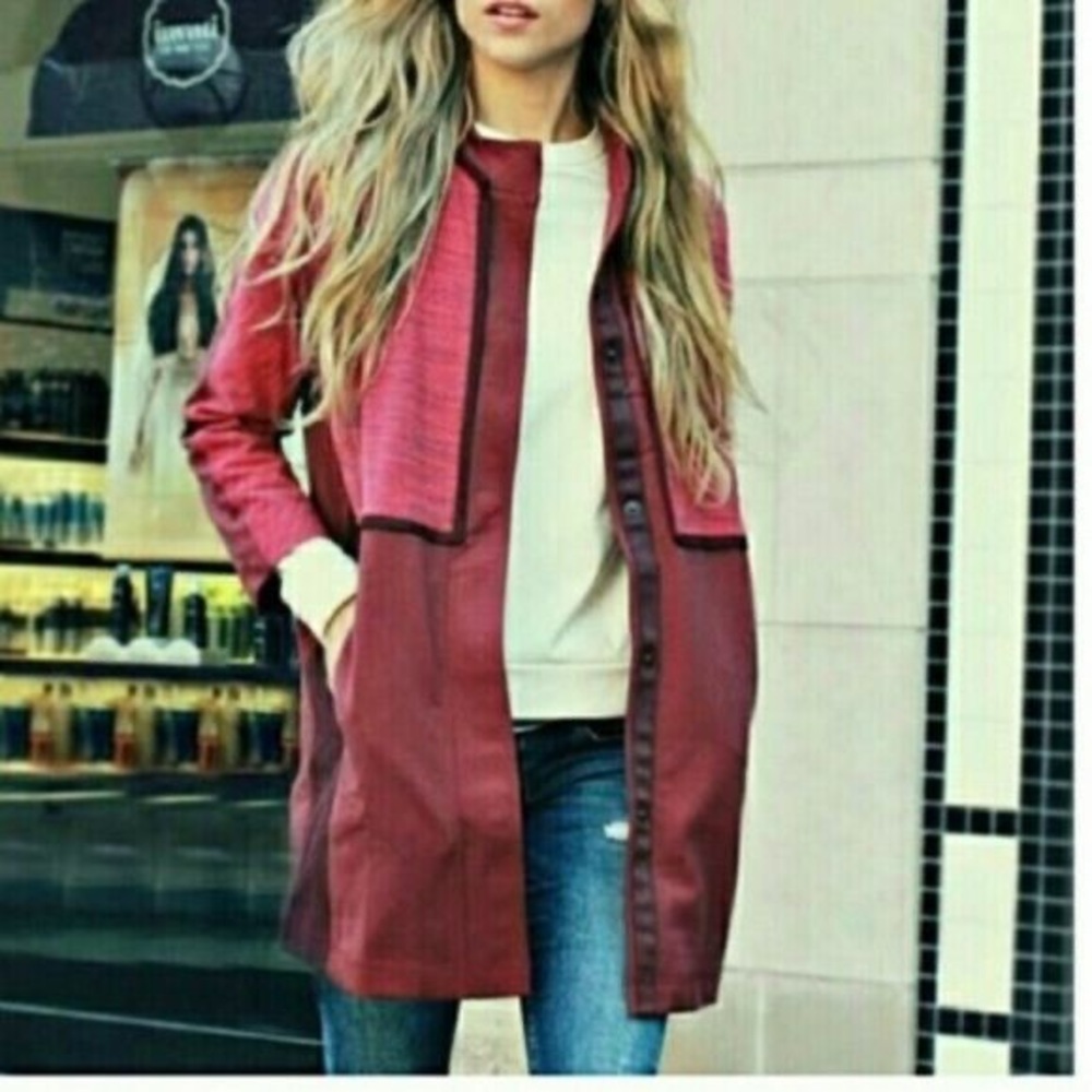 Lululemon Bumbleberry  Cocoon Car Coat Size M fits a size  10 generously